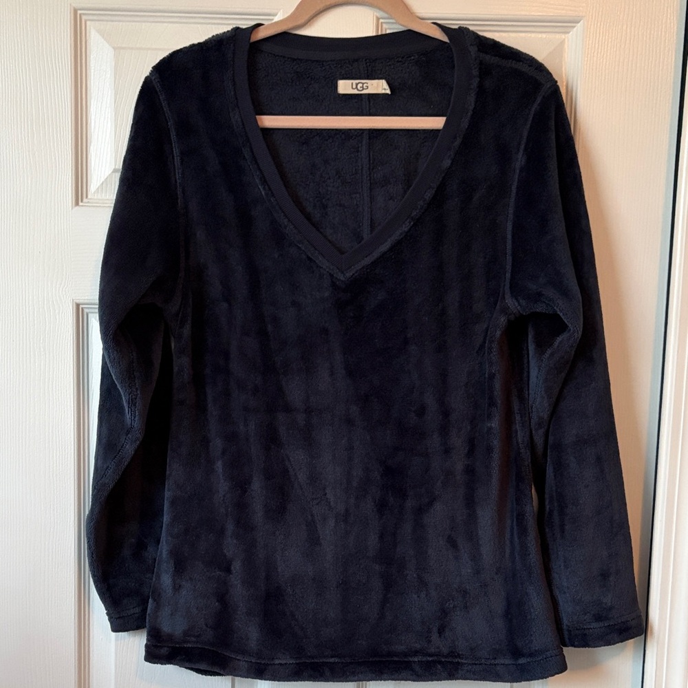 UGG Midnight Blue Plush V-Neck Top sz large